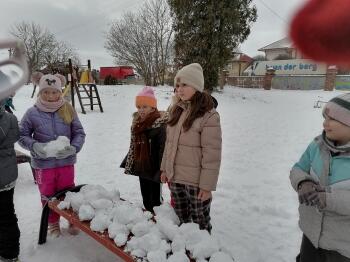 Zabawy na śniegu klasa III (3)
