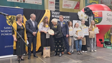 KASZUBSKIE   DYKTANDO  WSPIERA  NAUKĘ JĘZYKA